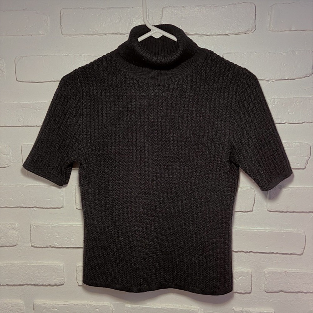 Black knit short-sleeve turtleneck